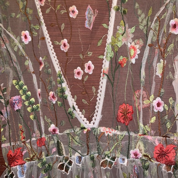 Embroidered flower sheer Maxi Dress (off white) - Picture 4 of 11